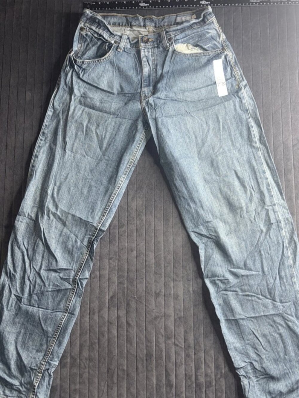 Levi's jeans relaxed ight-leg fit/ light to medium Lot 87
